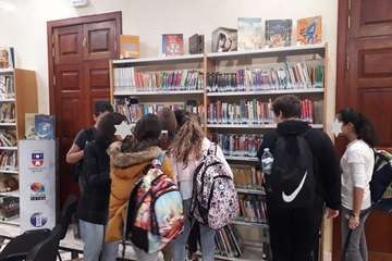 El IES Valle de los Nueve conoce la Biblioteca Saulo Torón (Foto TA)