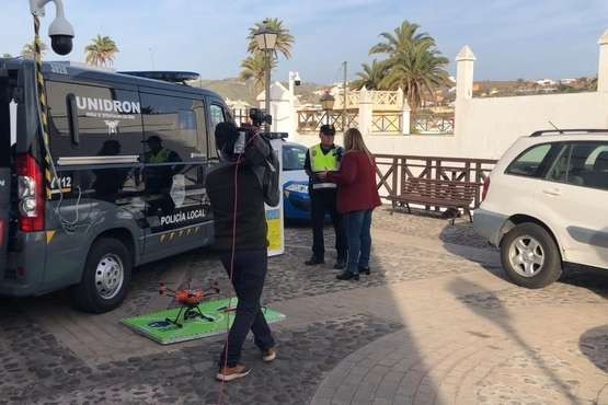 RTVC grabó esta mañana un reportaje sobre la Unidad de Drones de la Policía Local de Telde (Foto TA)