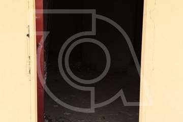  Intervención de los bomberos en La Garita ante la caída de cascotes en el centro comercial abandonado (Foto TA)