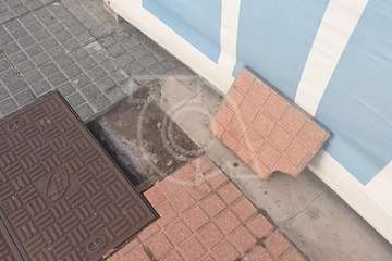 Punto peligroso en la acera de la calle de Profesor Lucas Arencibia en San Juan (Foto TA)