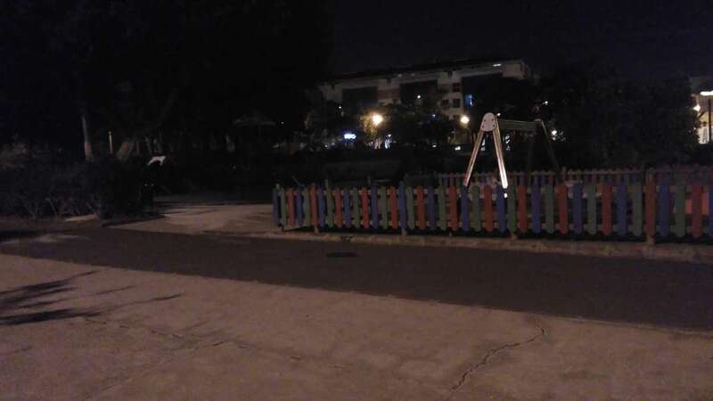Imagen del parque infantil de San Juan, esta noche (Foto TA)