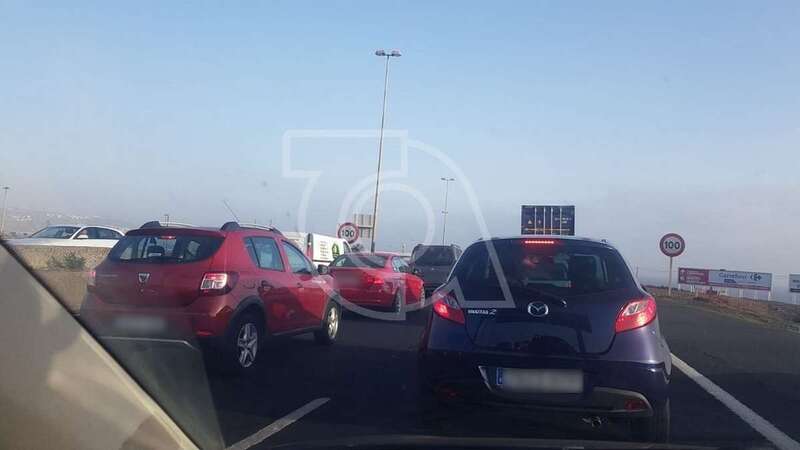 Retenciones de tráfico ocasionados por el accidente (Foto TA)