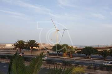 Obras de montaje de las aspas del aerogenerador de Salinetas (Foto TA)