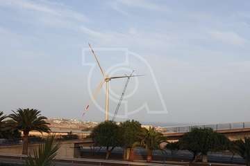 Obras de montaje de las aspas del aerogenerador de Salinetas (Foto TA)