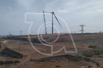 Obras de montaje de las aspas del aerogenerador de Salinetas (Foto TA)