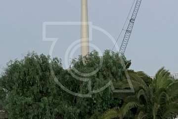 Obras de montaje de las aspas del aerogenerador de Salinetas (Foto TA)