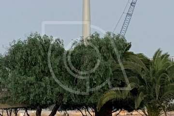 Obras de montaje de las aspas del aerogenerador de Salinetas (Foto TA)