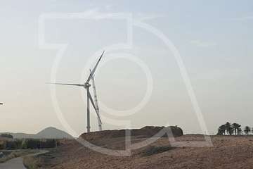 Obras de montaje de las aspas del aerogenerador de Salinetas (Foto TA)