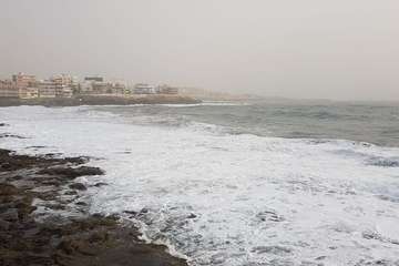 El mar se embravece en la costa de Telde (Foto TA)