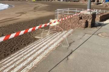 Balizan el acceso a las playas de Telde (Foto TA)