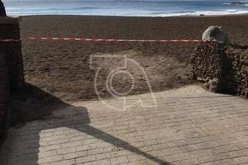 Balizan el acceso a las playas de Telde (Foto TA)
