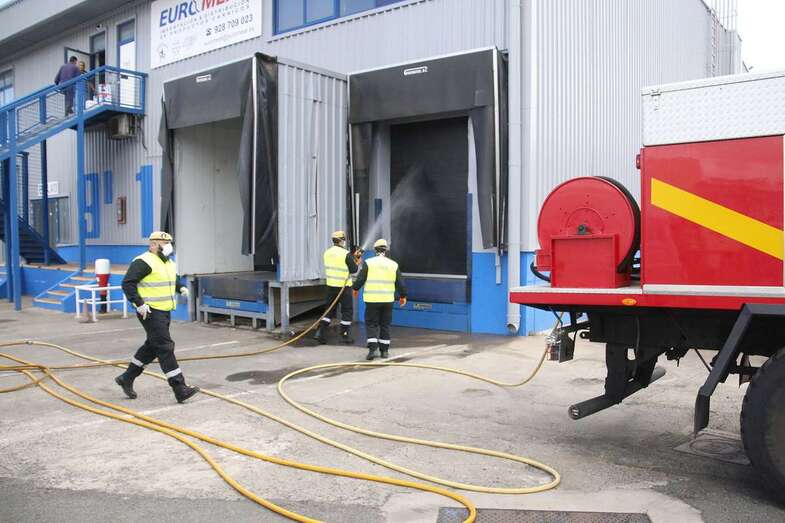 Trabajos de la UME en Mercalaspalmas (Foto TA)