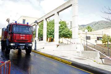 La UME desinfecta el Centro de Salud de Valsequillo tras dar positivo dos de sus profesionales (Foto Acfi Press)
