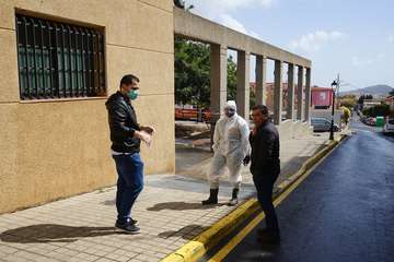 La UME desinfecta el Centro de Salud de Valsequillo tras dar positivo dos de sus profesionales (Foto Acfi Press)