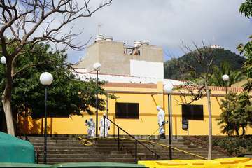 La UME desinfecta el Centro de Salud de Valsequillo tras dar positivo dos de sus profesionales (Foto Acfi Press)