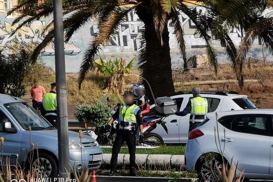  Intensos controles de la Policía Local en la entrada y salida del casco urbano de Telde (Foto TA)