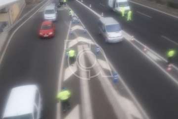 Caravana de vehículos en la autovía GC-1 a su paso por Telde en plena cuarentena (Foto TA)