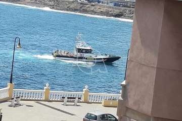 Aliento a Telde desde una patrullera de la Guardia Civil (Foto TA)
