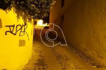 Un trozo de una vieja tapia se desploma en San Francisco (Foto TA)