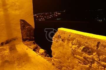 Un trozo de una vieja tapia se desploma en San Francisco (Foto TA)