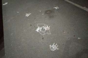  Guantes usados para prevenir contagios revolotean en La Mareta (Foto TA)