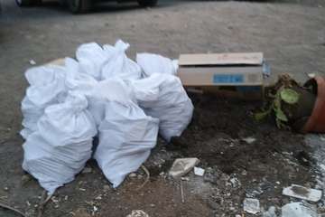 Vertedero en un solar de la calle de Sagunto de Las Huesas (Foto TA)