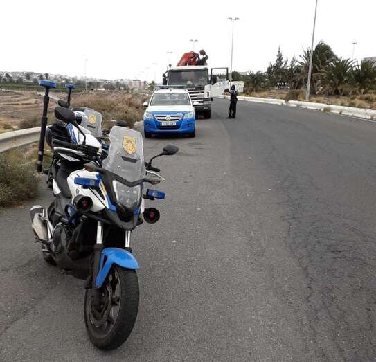 Control a vehículos de transporte de la Policía Local (Foto TA)