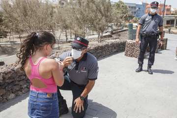 La Policía Canaria y la Policía Local de Telde intensifican los controles por el uso de las mascarillas (Foto Acfi Press/TA)