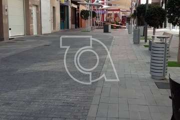  Dañan el sistema instalado en la nueva calle peatonal de Los Llanos para controla el acceso de vehículos (Foto TA)