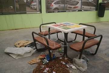 La suciedad se apodera de un parque infantil de Jinámar/TA.