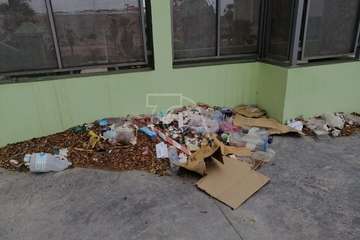 La suciedad se apodera de un parque infantil de Jinámar/TA.