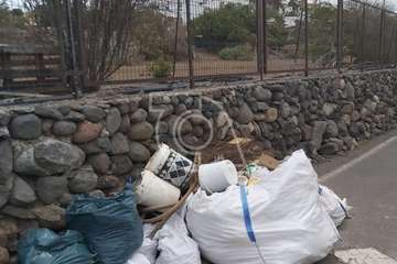Acumulación de basura y enseres domésticos en una de las entradas al casco histórico de San Francisco/TA.