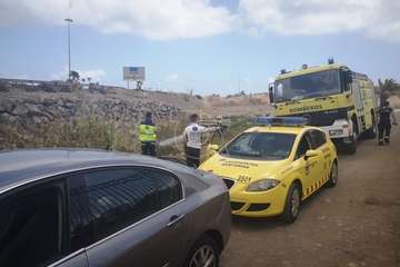 Arden de nuevo matorrales y residuos en el barranquillo de Jinámar/TA.