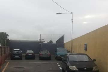 Nueva queja de usuarios del Consultorio de Las Longueras por la ocupación de las plazas del parquin por vecinos/TA.