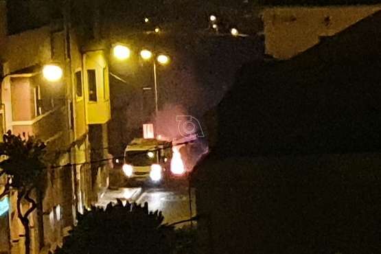 Los bomberos sofocan un incendio de contenedores en El Cascajo de Los Llanos de Telde/TA.