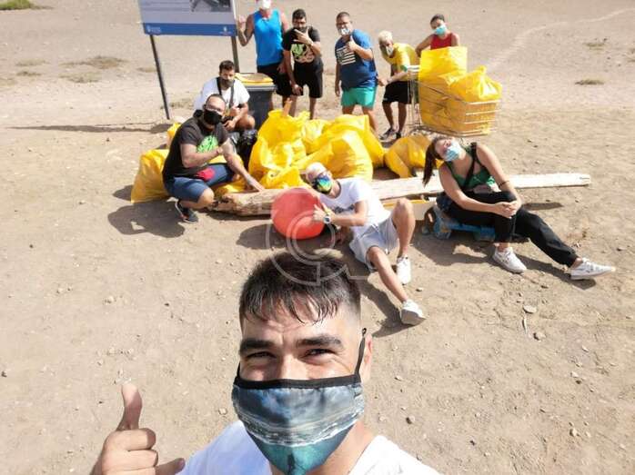 Limpieza de la playa de Jinámar/TA.