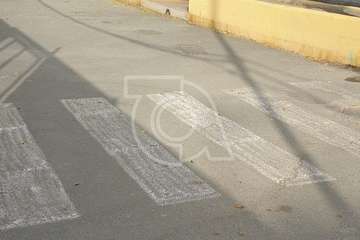 La limpieza llega a las puertas del colegio de Marpequeña/TA.