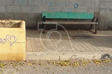 La limpieza llega a las puertas del colegio de Marpequeña/TA.