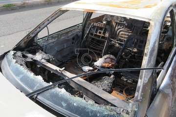 Desvalijado y quemado en una calle de la urbanización Picachos/TA.