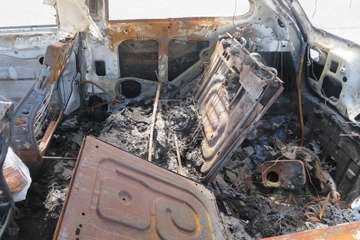 Desvalijado y quemado en una calle de la urbanización Picachos/TA.