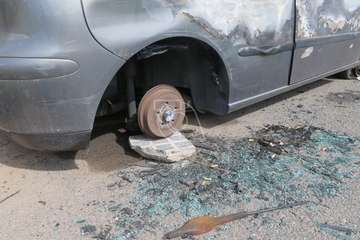 Desvalijado y quemado en una calle de la urbanización Picachos/TA.