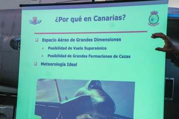 Maniobras militares en el cielo de Telde/Antonio Rico.