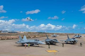 Maniobras militares en el cielo de Telde/Antonio Rico.