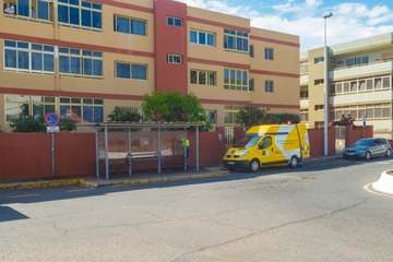 Limpieza a presión de la marquesina de Melenara/Antonio Rico.