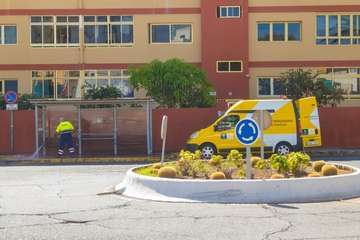 Limpieza a presión de la marquesina de Melenara/Antonio Rico.