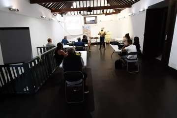 Dos ponentes imparten sus conocimientos en el Curso de Iniciación a la Arqueología en Telde/TA.