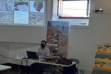 Dos ponentes imparten sus conocimientos en el Curso de Iniciación a la Arqueología en Telde/TA.