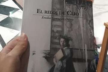 Encuentro en Telde con el escritor Emilio González DéniZ/TA.