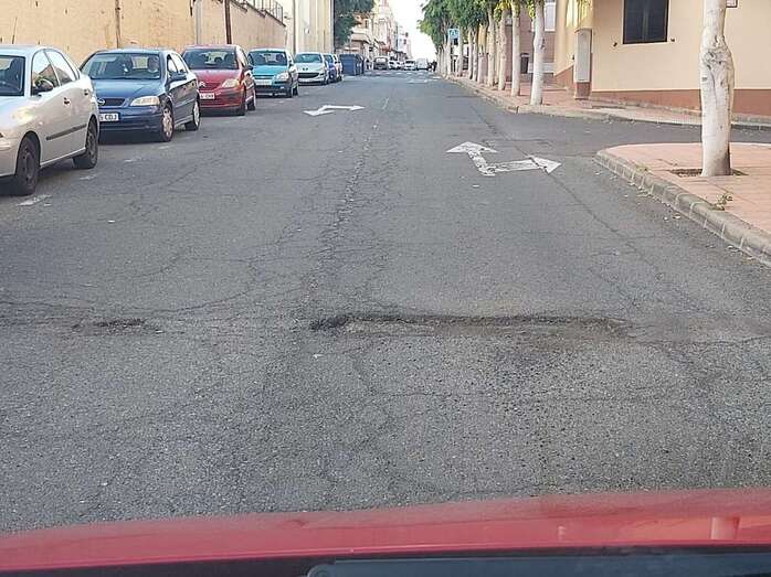 Bache en la calle de Picasso, en Las Huesas/TA.