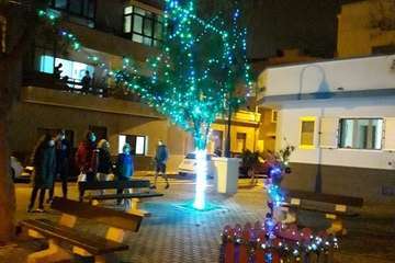 Encendido navideño en la plaza de Los Pinos/TA.